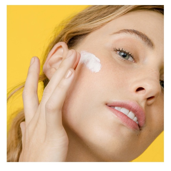 REN Clean Skincare Clean Screen Face Sunscreen - Picture 3 of 8